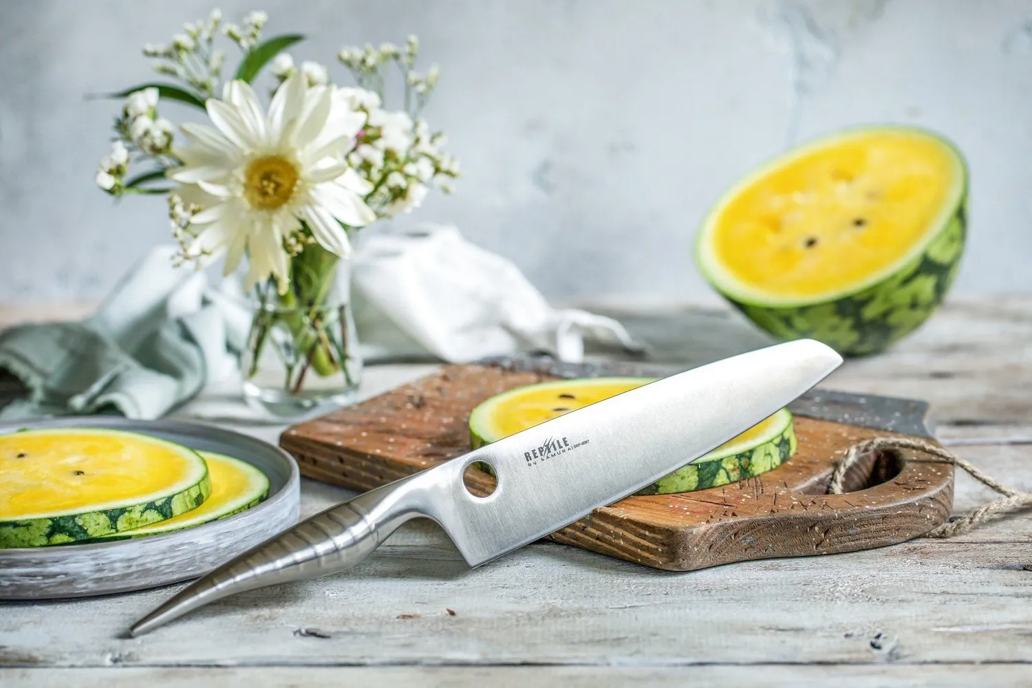 Samura Reptile SRP-0087 coltello chef AUS-10 ibrido santoku